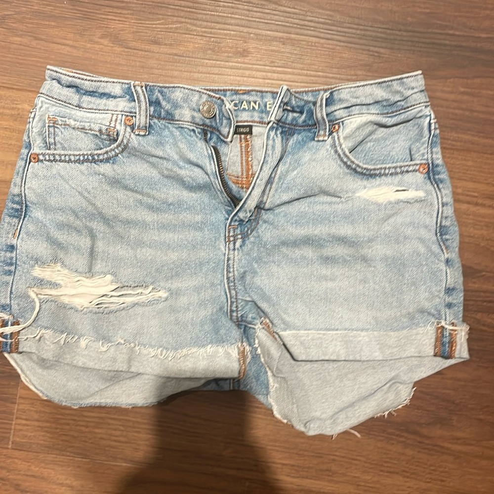 American Eagle Strigid Mom Jean Shorts